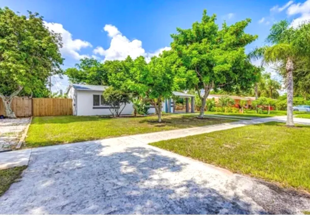 512 BAYBERRY DRIVE Lake Park, FL 33403