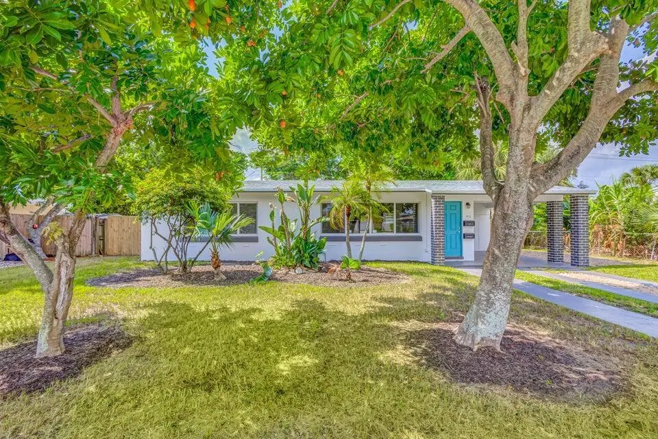 512 BAYBERRY DRIVE Lake Park, FL 33403