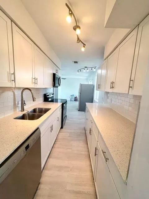512 BAYBERRY DRIVE Lake Park, FL 33403