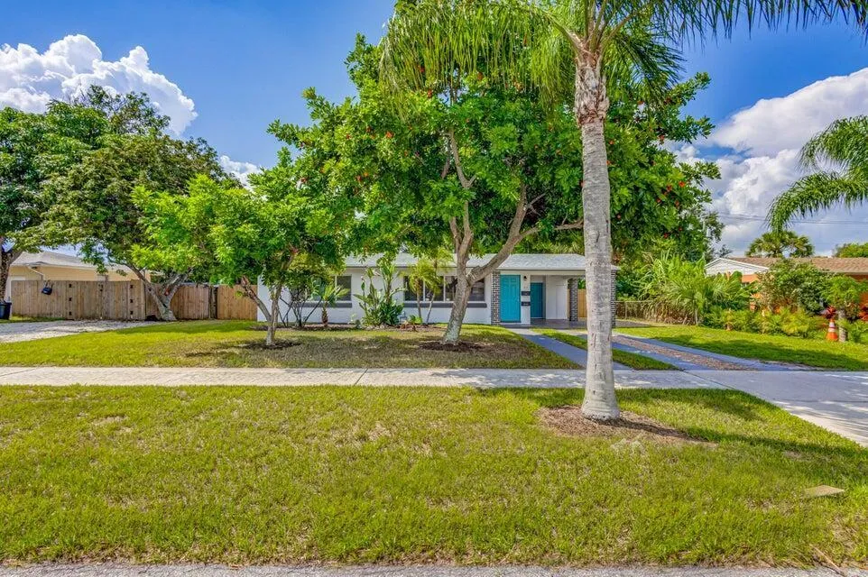 512 BAYBERRY DRIVE Lake Park, FL 33403
