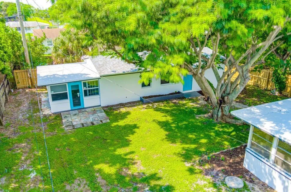 512 BAYBERRY DRIVE Lake Park, FL 33403