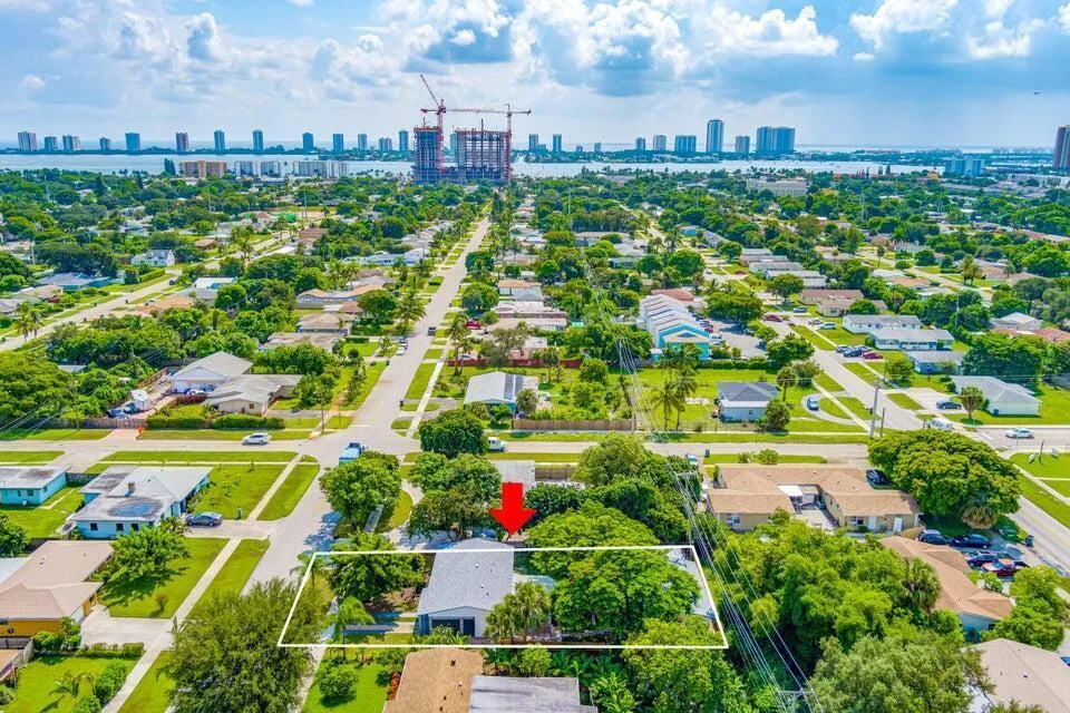 512 BAYBERRY DRIVE Lake Park, FL 33403