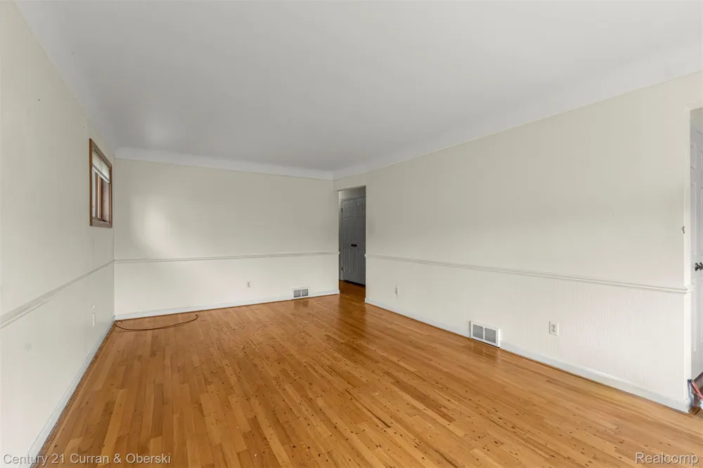 25542 W Warren Street Dearborn Heights City, MI 48127