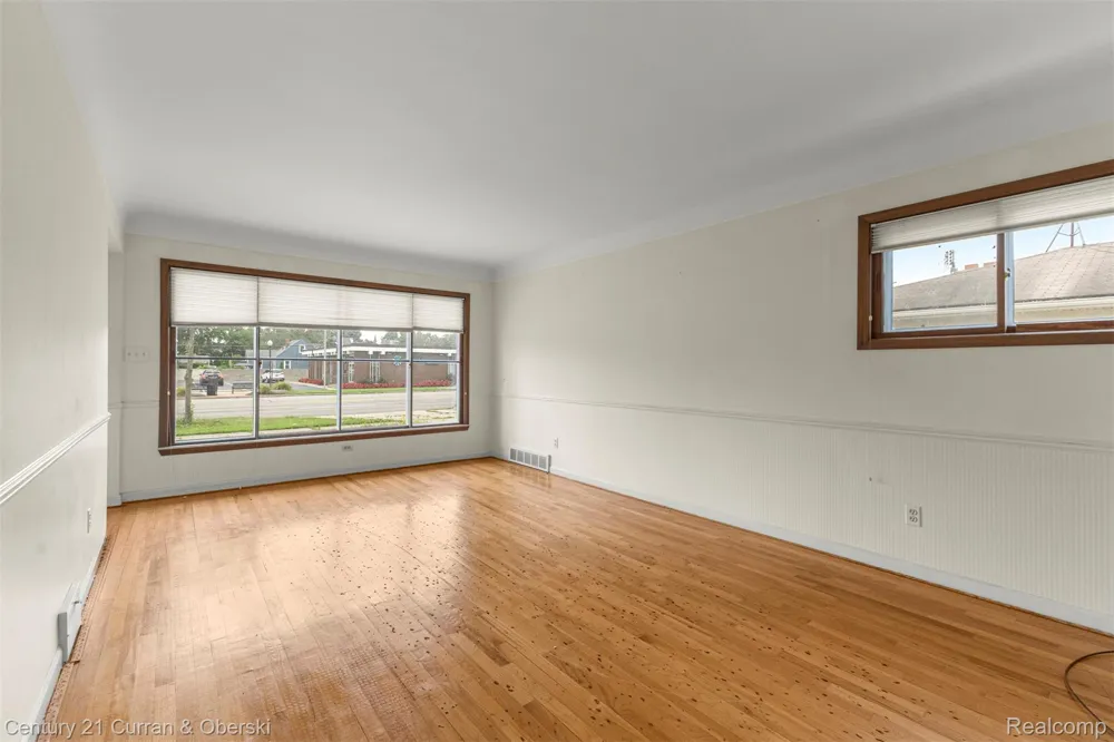25542 W Warren Street Dearborn Heights City, MI 48127