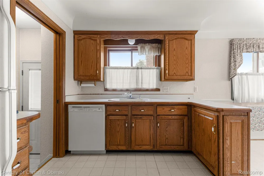 25542 W Warren Street Dearborn Heights City, MI 48127