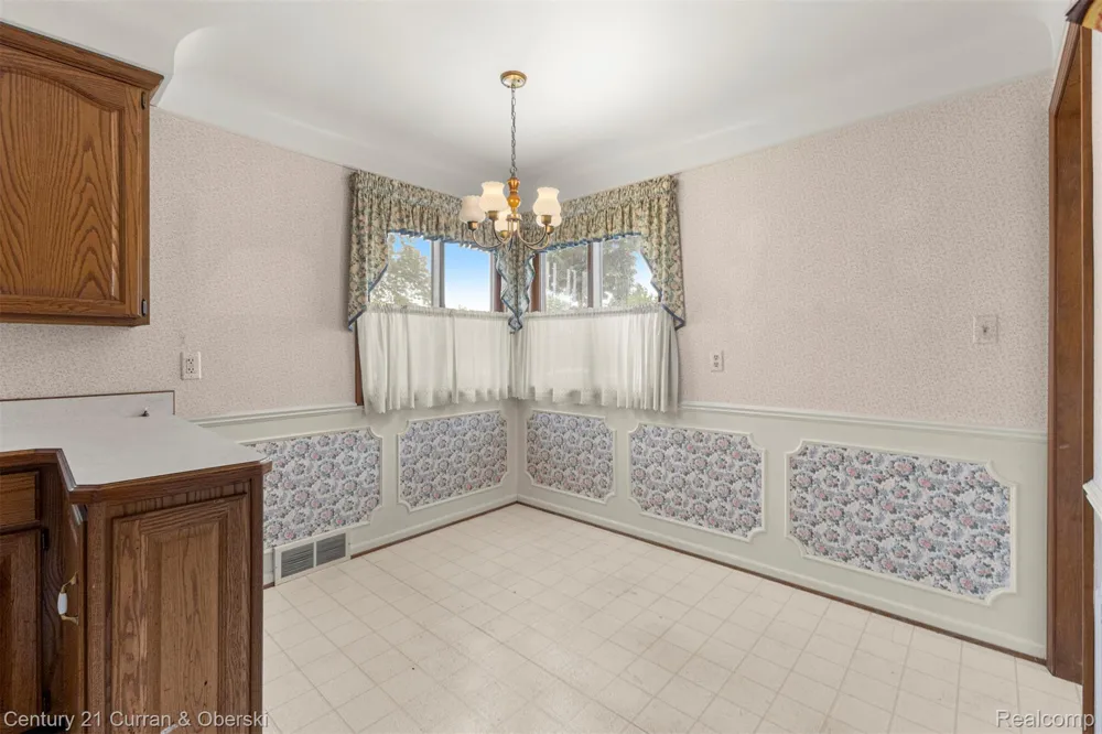 25542 W Warren Street Dearborn Heights City, MI 48127