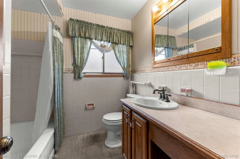 25542 W Warren Street Dearborn Heights City, MI 48127