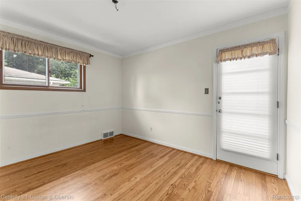 25542 W Warren Street Dearborn Heights City, MI 48127