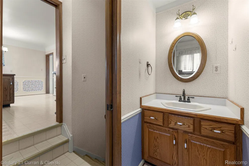 25542 W Warren Street Dearborn Heights City, MI 48127