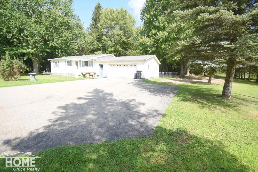 2711 E Hibbard Road Caledonia Charter Township, MI 48817