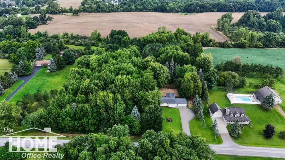 2711 E Hibbard Road Caledonia Charter Township, MI 48817