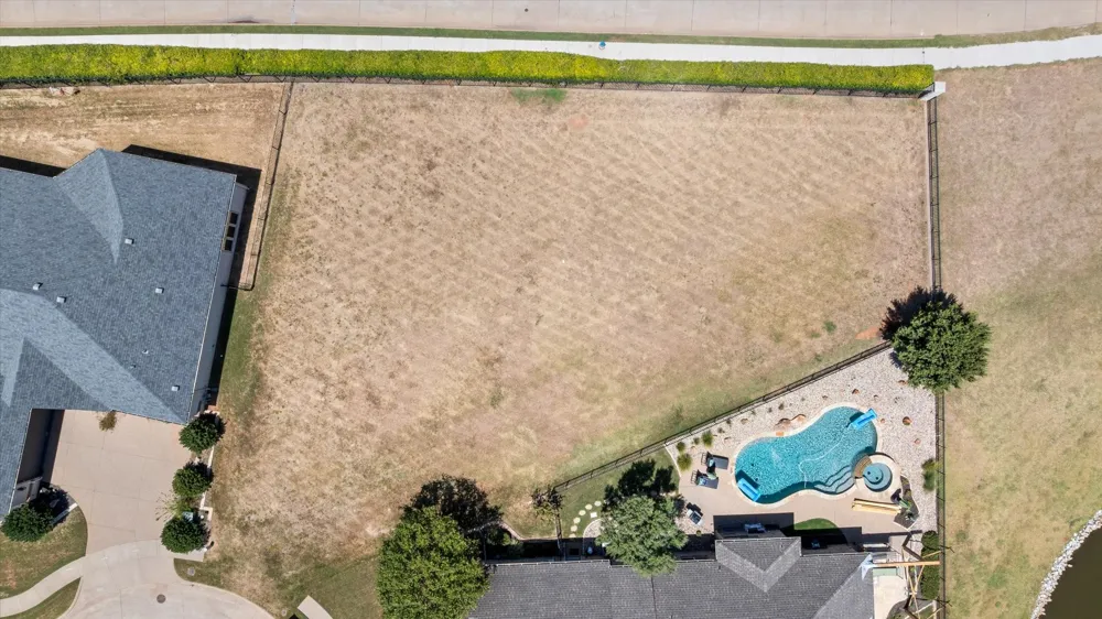 1402 Amsterdam Court Granbury, TX 76048