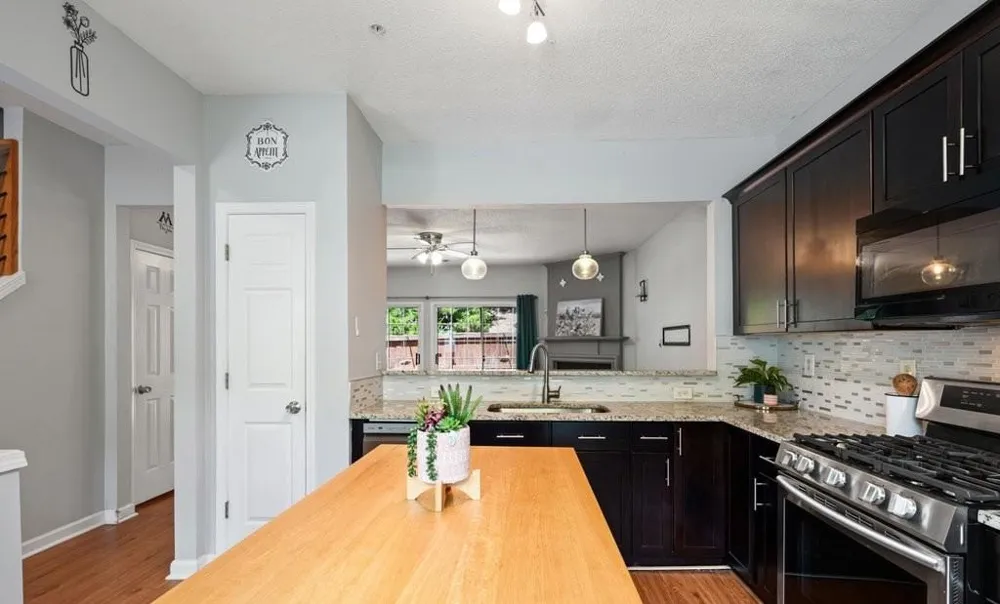 2000 Whitestone Place Alpharetta, GA 30005