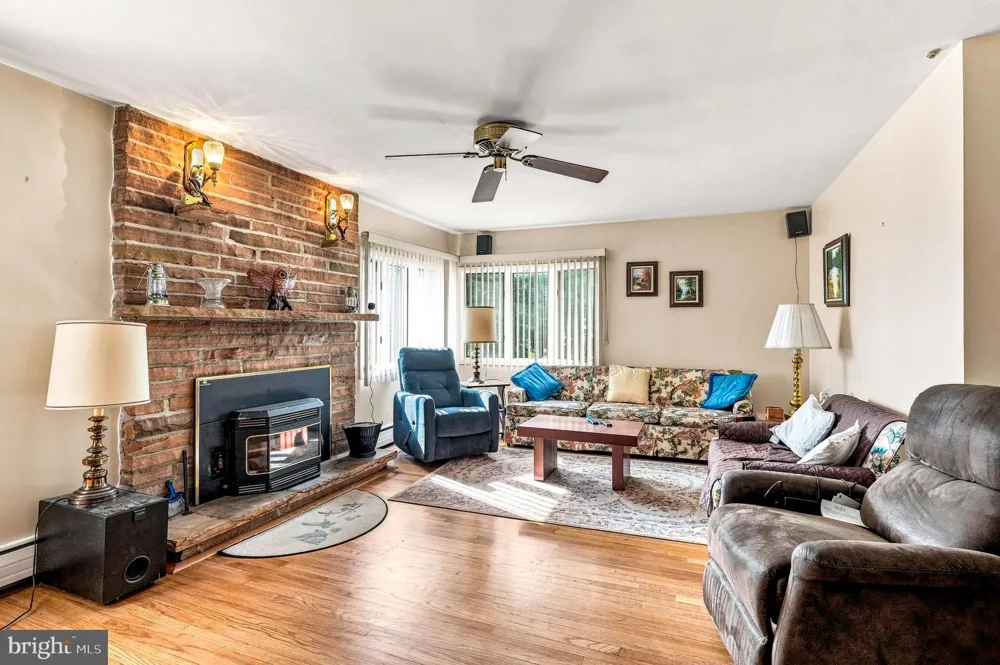 805 LENOLA ROAD Moorestown, NJ 08057