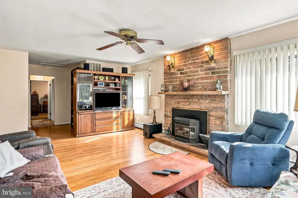 805 LENOLA ROAD Moorestown, NJ 08057