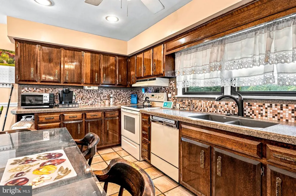 805 LENOLA ROAD Moorestown, NJ 08057