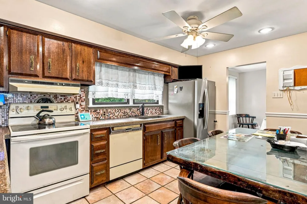 805 LENOLA ROAD Moorestown, NJ 08057