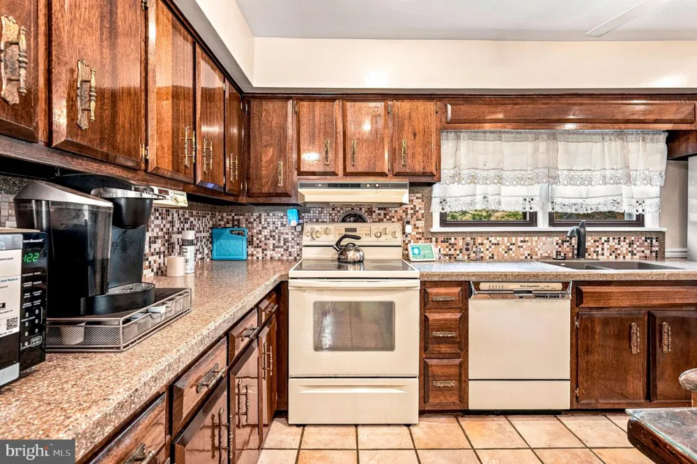 805 LENOLA ROAD Moorestown, NJ 08057