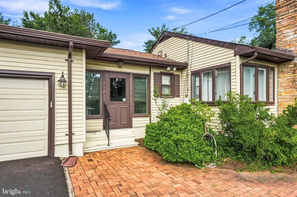 805 LENOLA ROAD Moorestown, NJ 08057