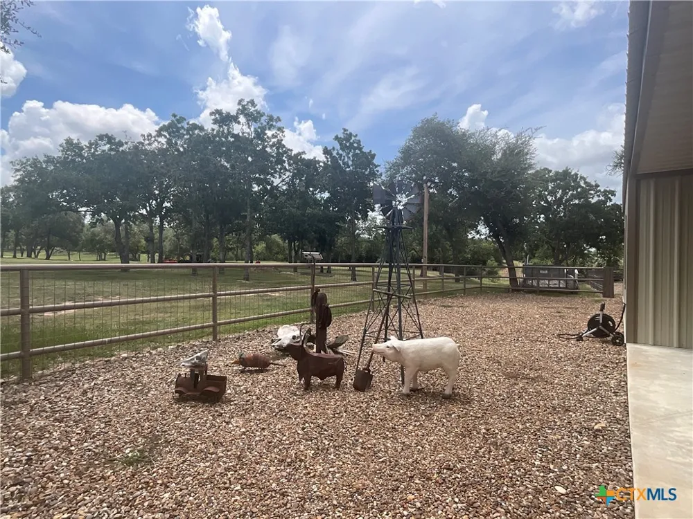17377 Hwy 87 Nursery, TX 77976