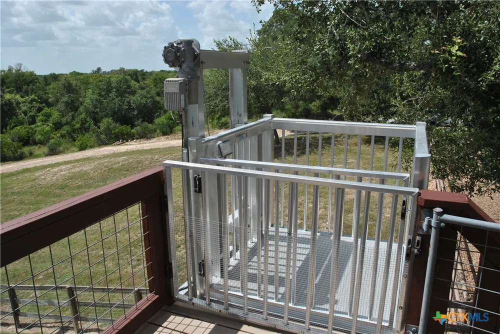 17377 Hwy 87 Nursery, TX 77976
