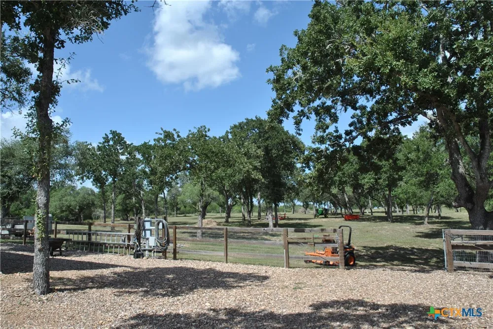 17377 Hwy 87 Nursery, TX 77976