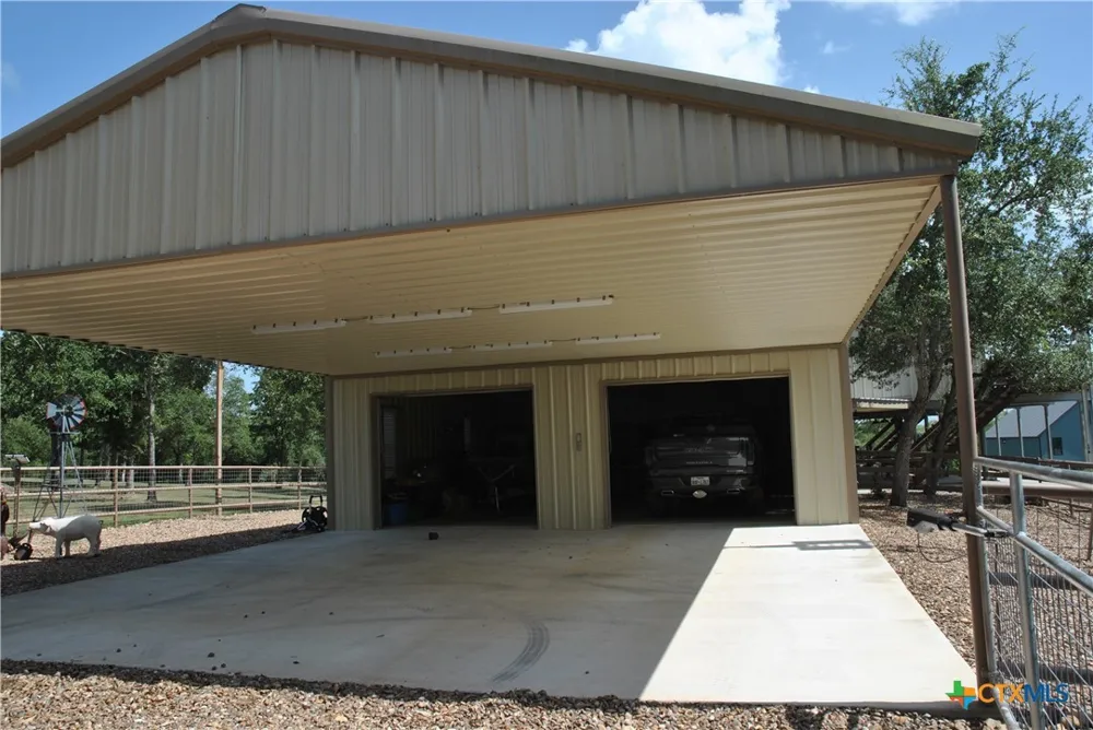 17377 Hwy 87 Nursery, TX 77976