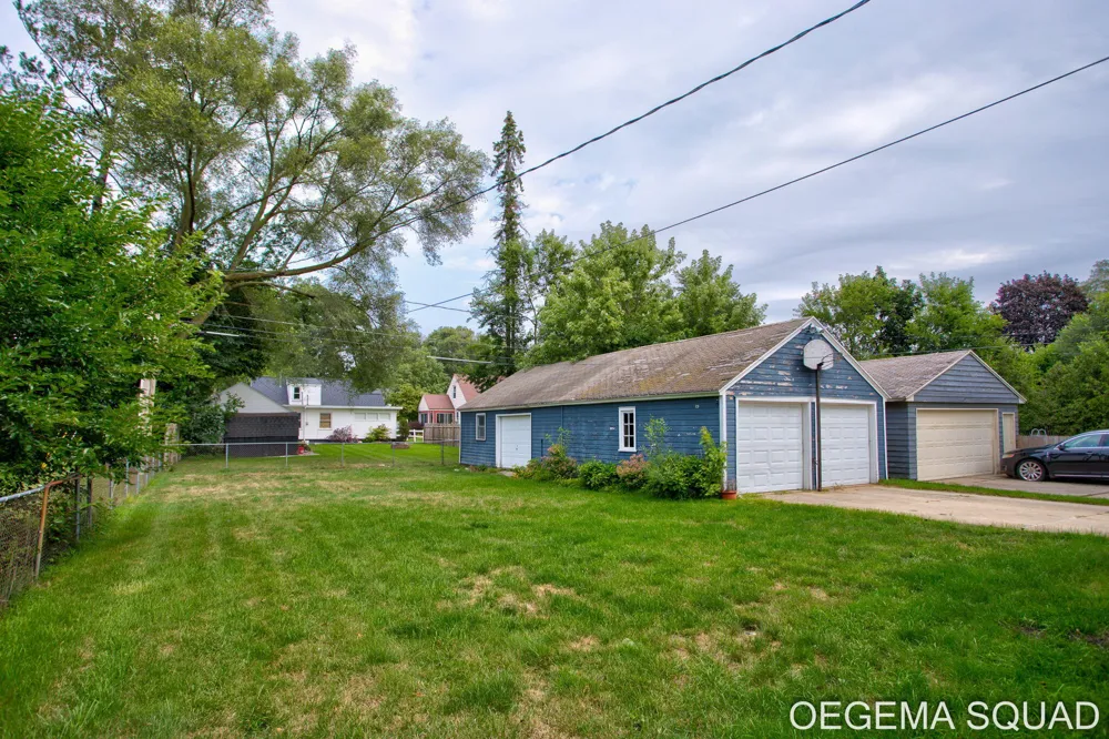 15 E 35th Street Holland, MI 49423