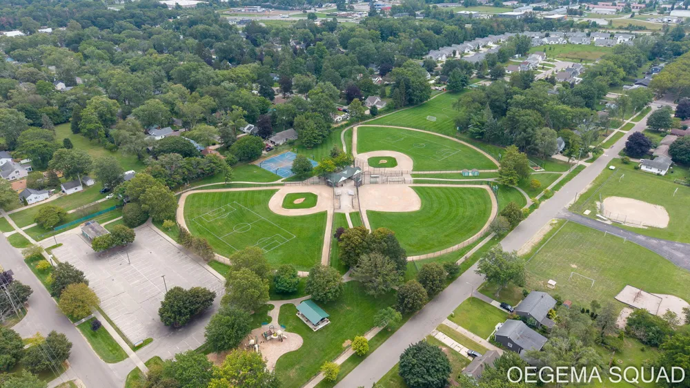 15 E 35th Street Holland, MI 49423