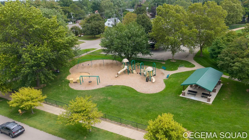 15 E 35th Street Holland, MI 49423