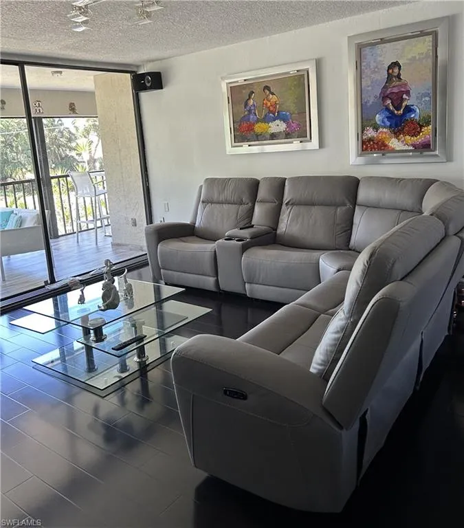 4250 Steamboat BEND #206 Fort Myers, FL 33919