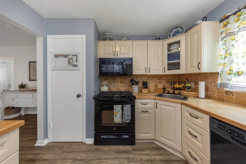 9919 TULIP STREET Pinellas Park, FL 33782