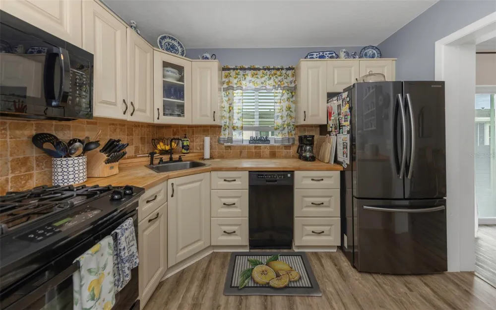 9919 TULIP STREET Pinellas Park, FL 33782
