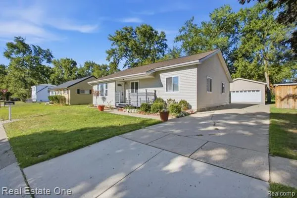 23031 Colgate Street Farmington Hills City, MI 48336