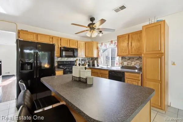 23031 Colgate Street Farmington Hills City, MI 48336