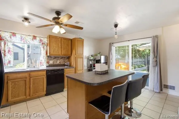 23031 Colgate Street Farmington Hills City, MI 48336