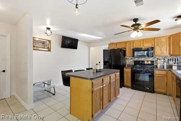 23031 Colgate Street Farmington Hills City, MI 48336