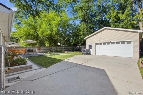 23031 Colgate Street Farmington Hills City, MI 48336