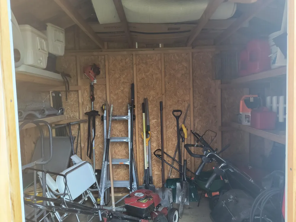 24252 Johnston Avenue Eastpointe City, MI 48021