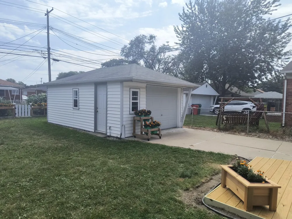 24252 Johnston Avenue Eastpointe City, MI 48021