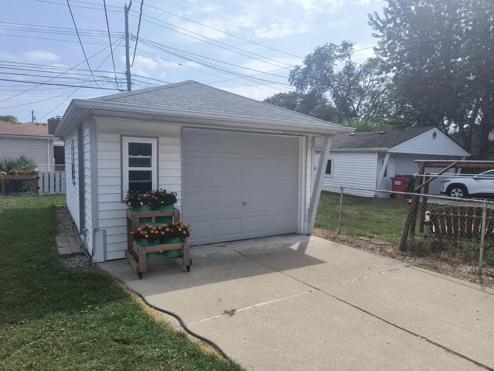 24252 Johnston Avenue Eastpointe City, MI 48021