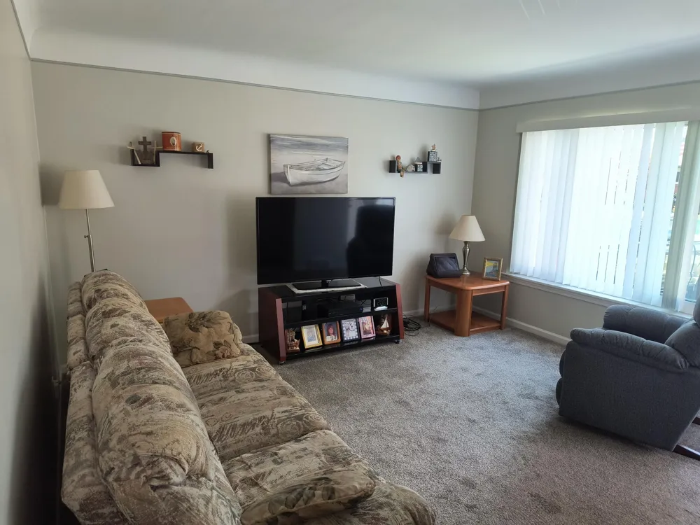 24252 Johnston Avenue Eastpointe City, MI 48021