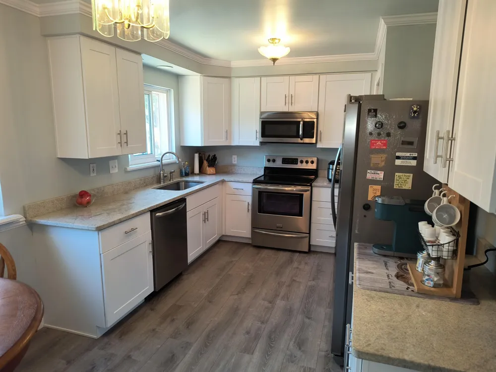 24252 Johnston Avenue Eastpointe City, MI 48021