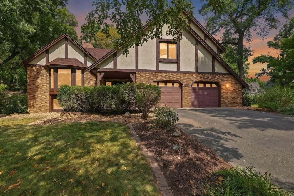 7885 Lower 139th Court Apple Valley, MN 55124