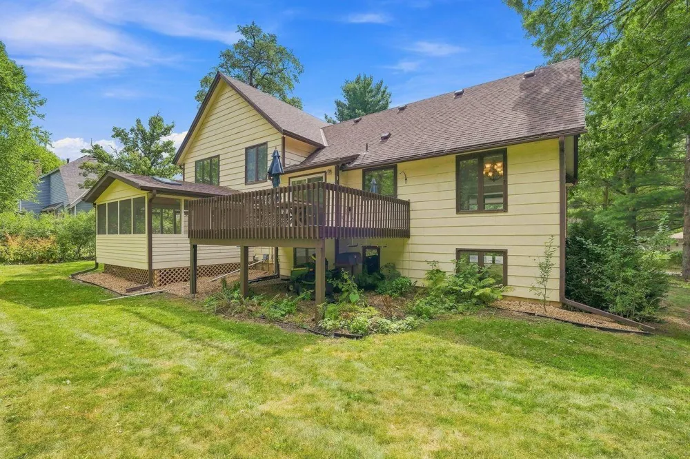 7885 Lower 139th Court Apple Valley, MN 55124