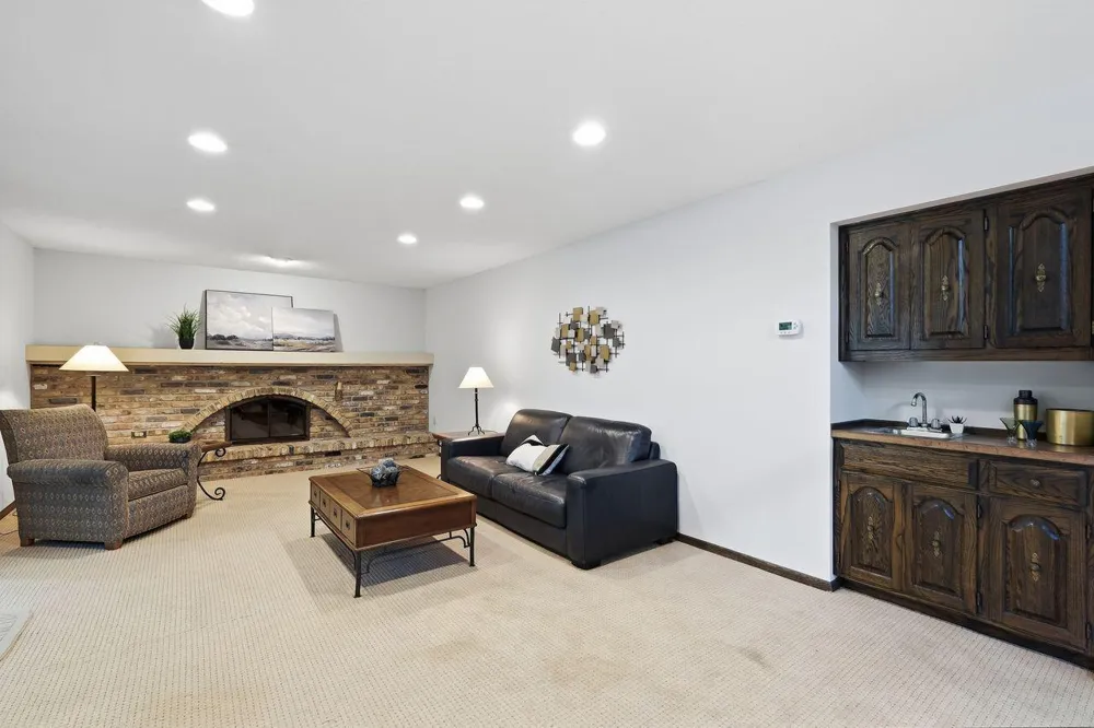7885 Lower 139th Court Apple Valley, MN 55124