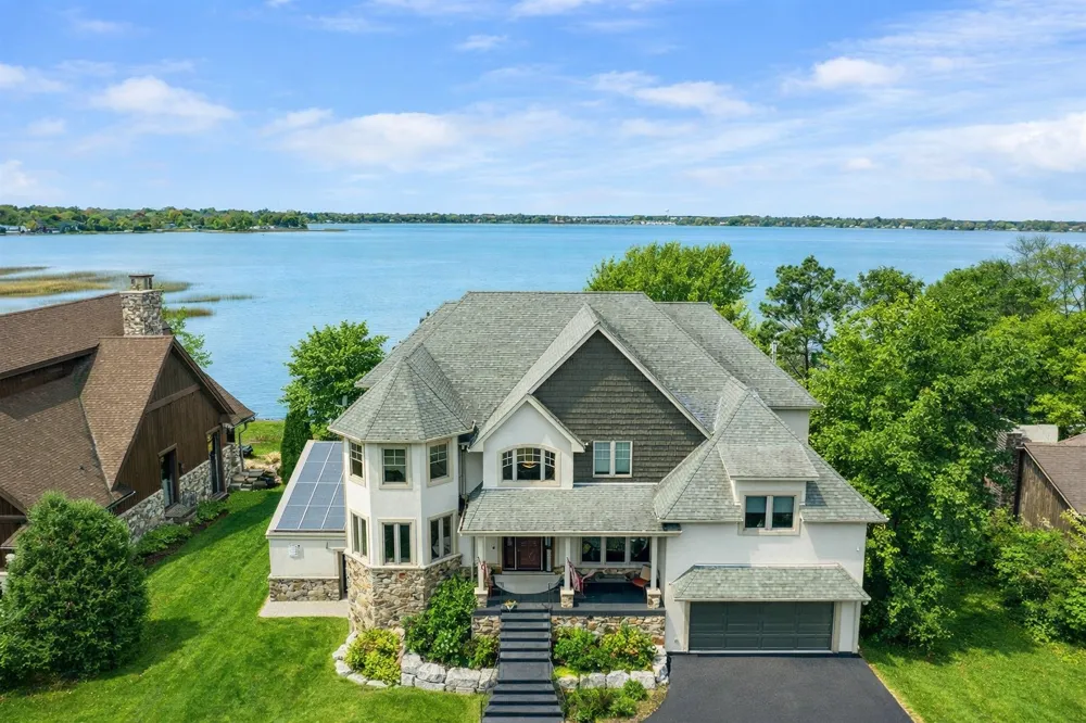 22620 Hayward Avenue Forest Lake, MN 55025