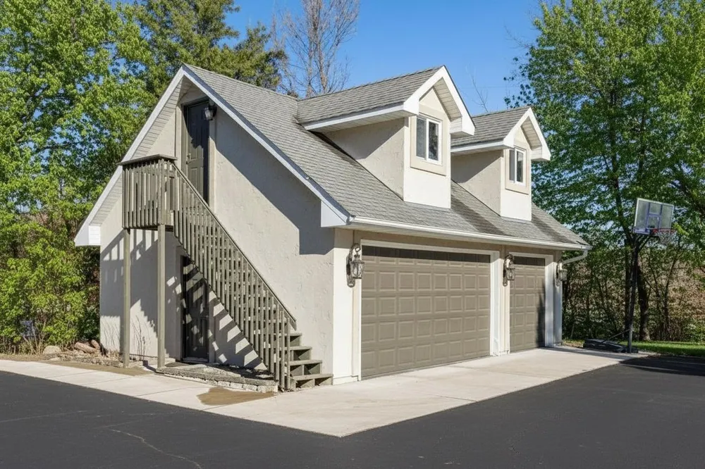 22620 Hayward Avenue Forest Lake, MN 55025