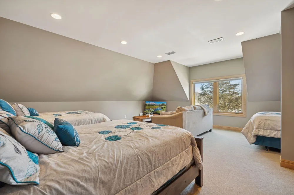 22620 Hayward Avenue Forest Lake, MN 55025