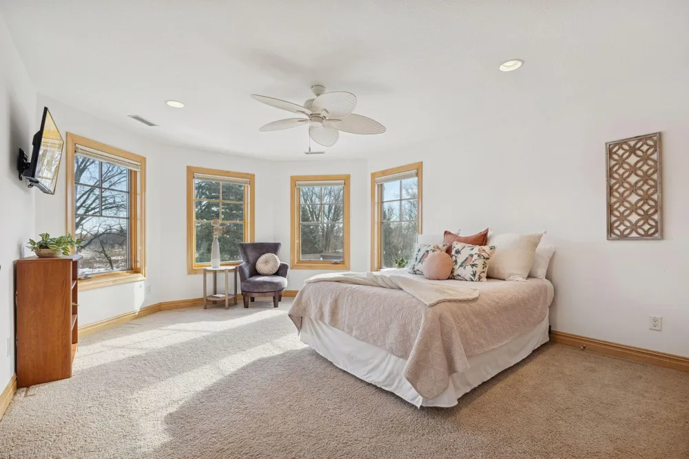 22620 Hayward Avenue Forest Lake, MN 55025